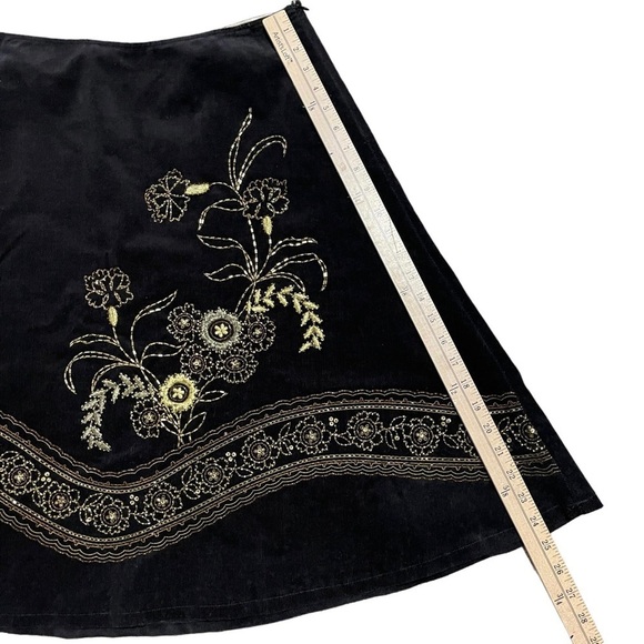 Willi Smith Black Corduroy Embroidered A-Line Short Skirt Gold Floral Stitching - Picture 7 of 8